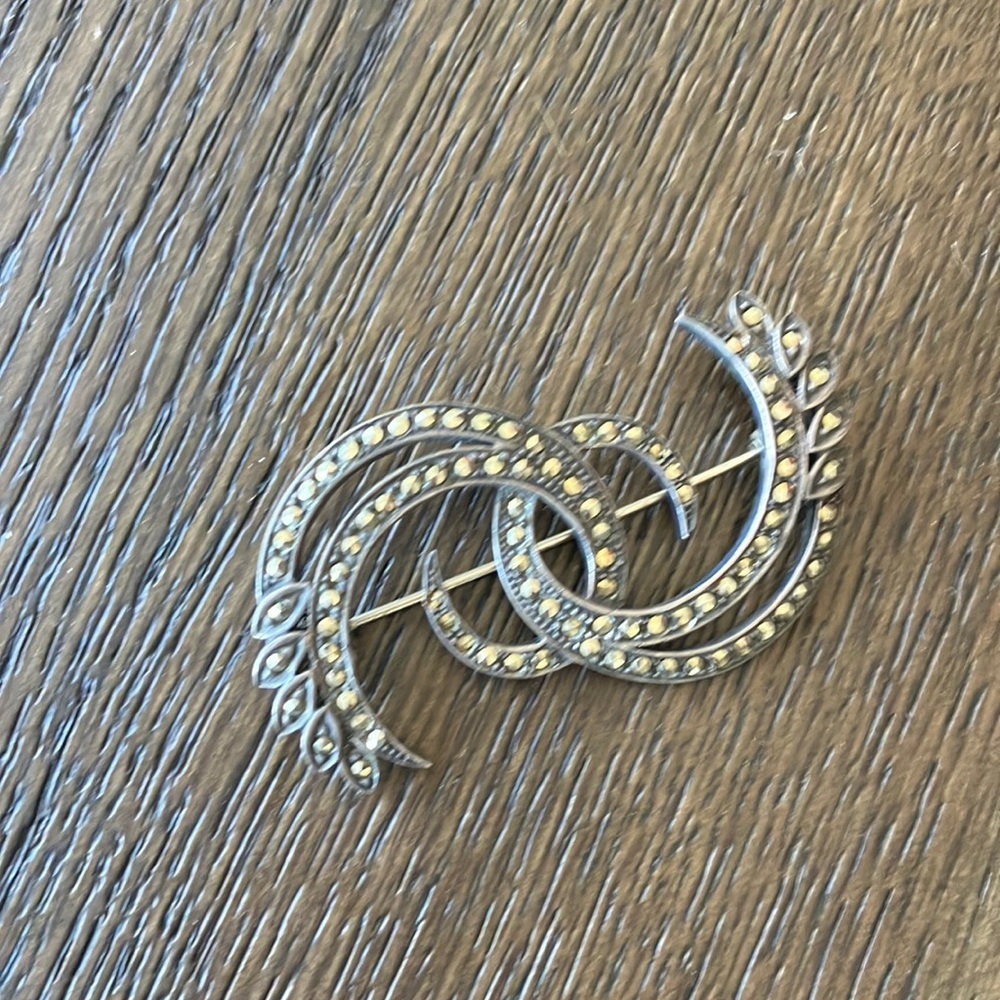 Vintage Art Deco 1930s ,1940s Sterling Silver stamped Marcasite Ribbon Brooch